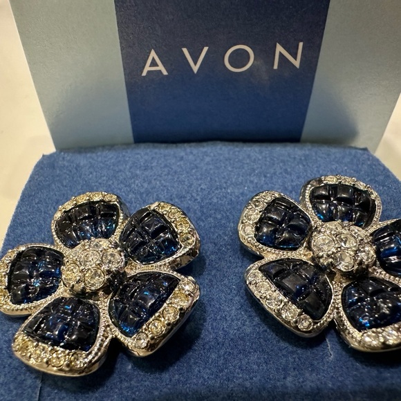 SAPPHIRE AND CLEAR COLOR SPARKLE FLOWER EARRINGS-pierced - Picture 10 of 12